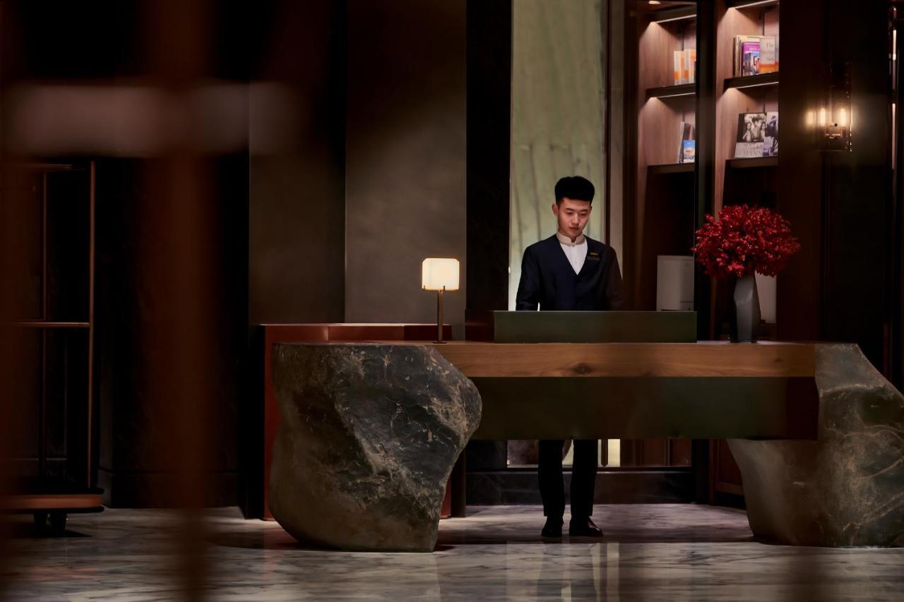 فندق Mumian Beijing Daxing International Airport, Part Of Hyatt المظهر الخارجي الصورة Concierge at the Mandarin Oriental, Beijing