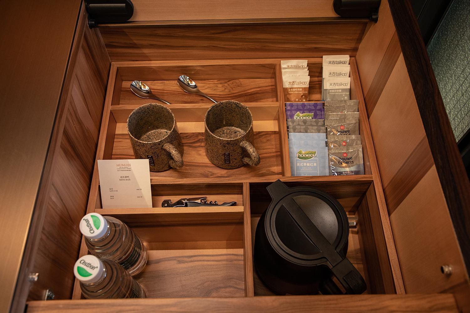 فندق Mumian Beijing Daxing International Airport, Part Of Hyatt المظهر الخارجي الصورة A tea and coffee making facility in a hotel room